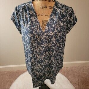 Fun 2 fun green and white top